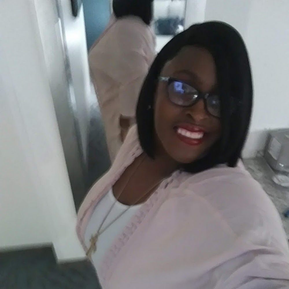 Meet your Posher, Yolanda